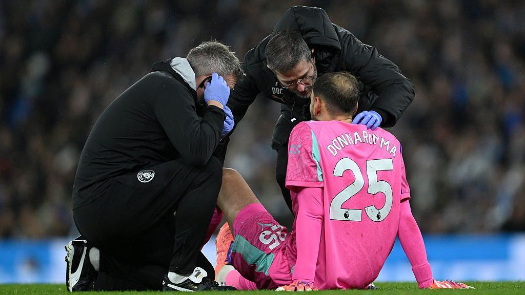 Premier League Trial: If Goalkeeper Receives Treatment, A Named Player Must Leave The Pitch For One Minute Within 10 Seconds