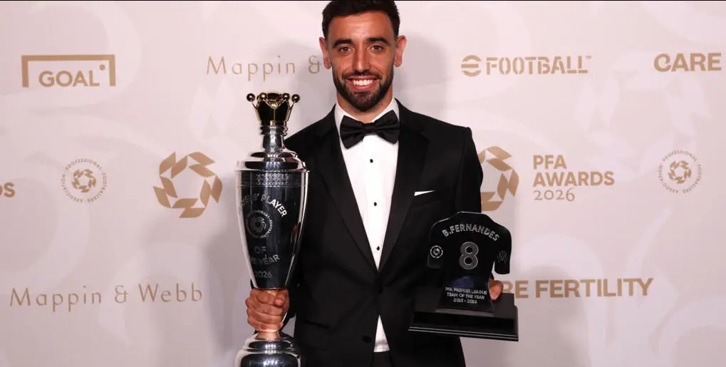 A bater o campeão da Premier League Declan Rice: o médio do Manchester United Bruno Fernandes foi eleito o Jogador do Ano da PFA pelos seus pares