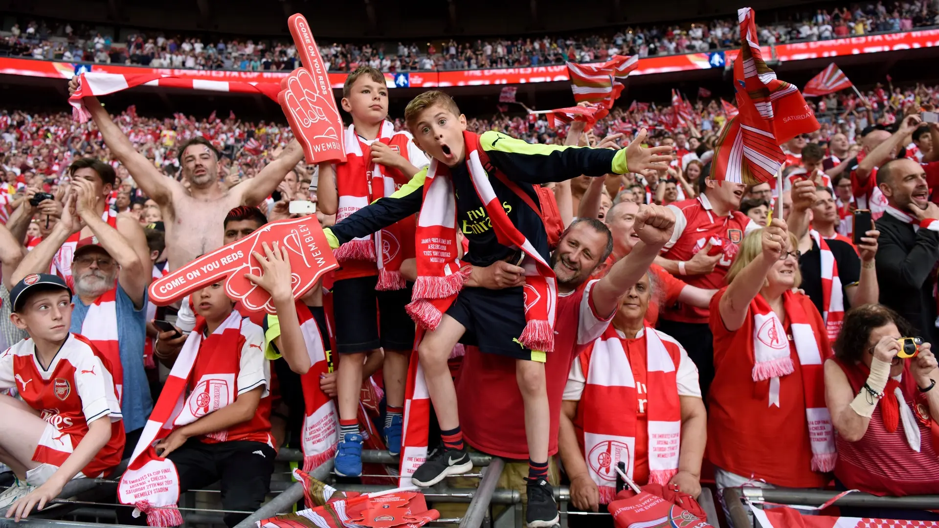 Champions League, Tottenham, Arsenal,Bayern Munich,Fans ,camel.live